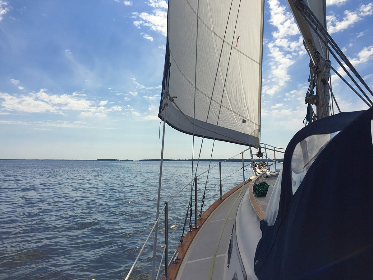 A pause in the wind while sailing on the water
